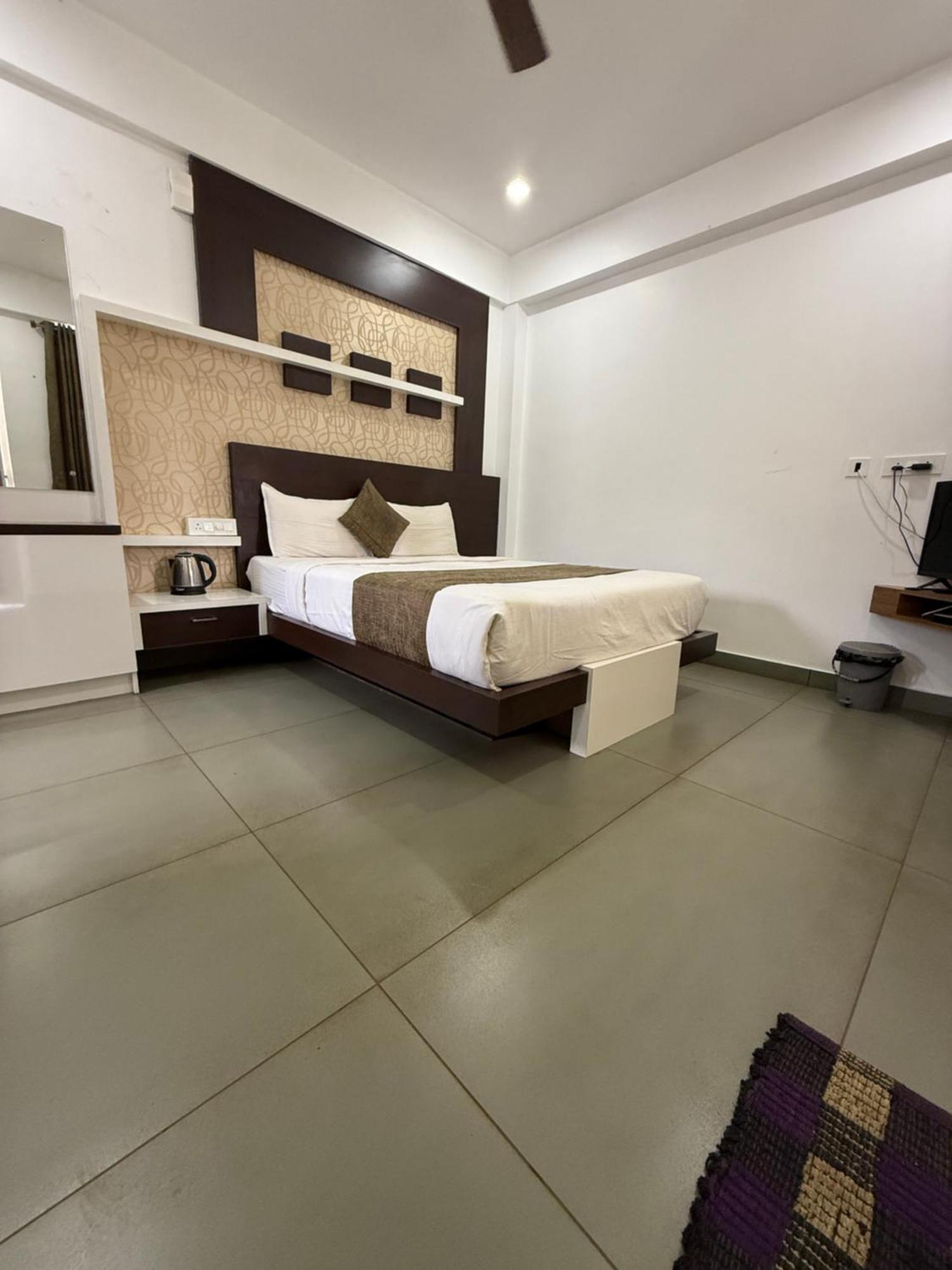 Honey Rock Hotel Kanthalloor Exterior foto