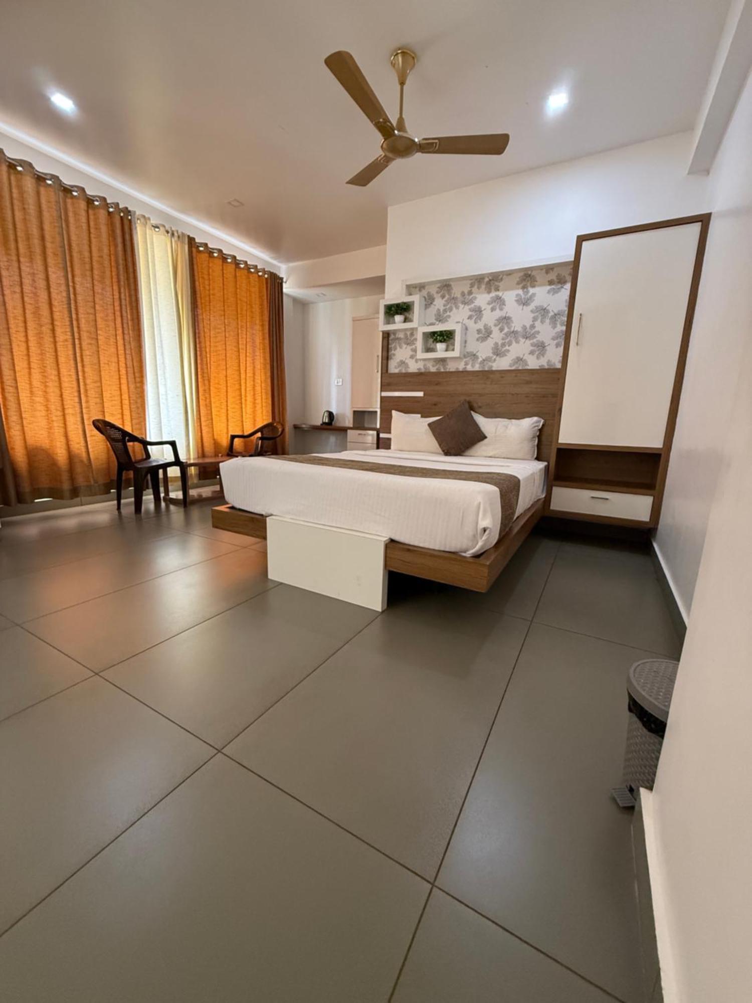 Honey Rock Hotel Kanthalloor Exterior foto